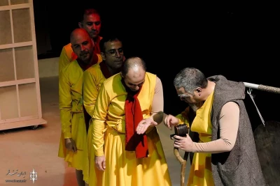 نگاهی به نمایش «راهبان معبد وانگ» به کارگردانی احمد سلیمانی

نمایشی خلاقانه و اندیشیده شده‌