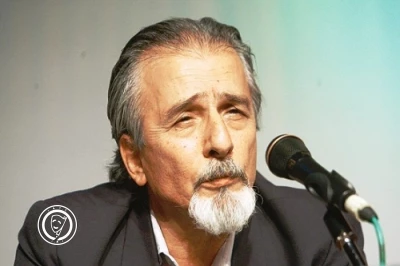 تئاتر ایران در برزخ دوراهی

مروری بر ۴۰ سال مسئولیت گریزی و هویت باختگی تئاتر بعد از انقلاب