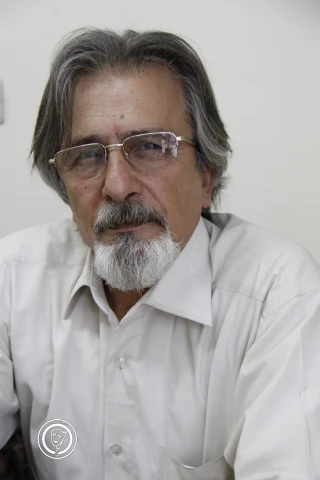 چرا دیگر
هیچ چیز جدی نیست(؟)