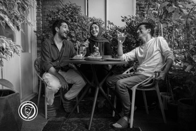 درباره‌ی نمایش شکستن خط فرضی

در یک قدمی رفتن